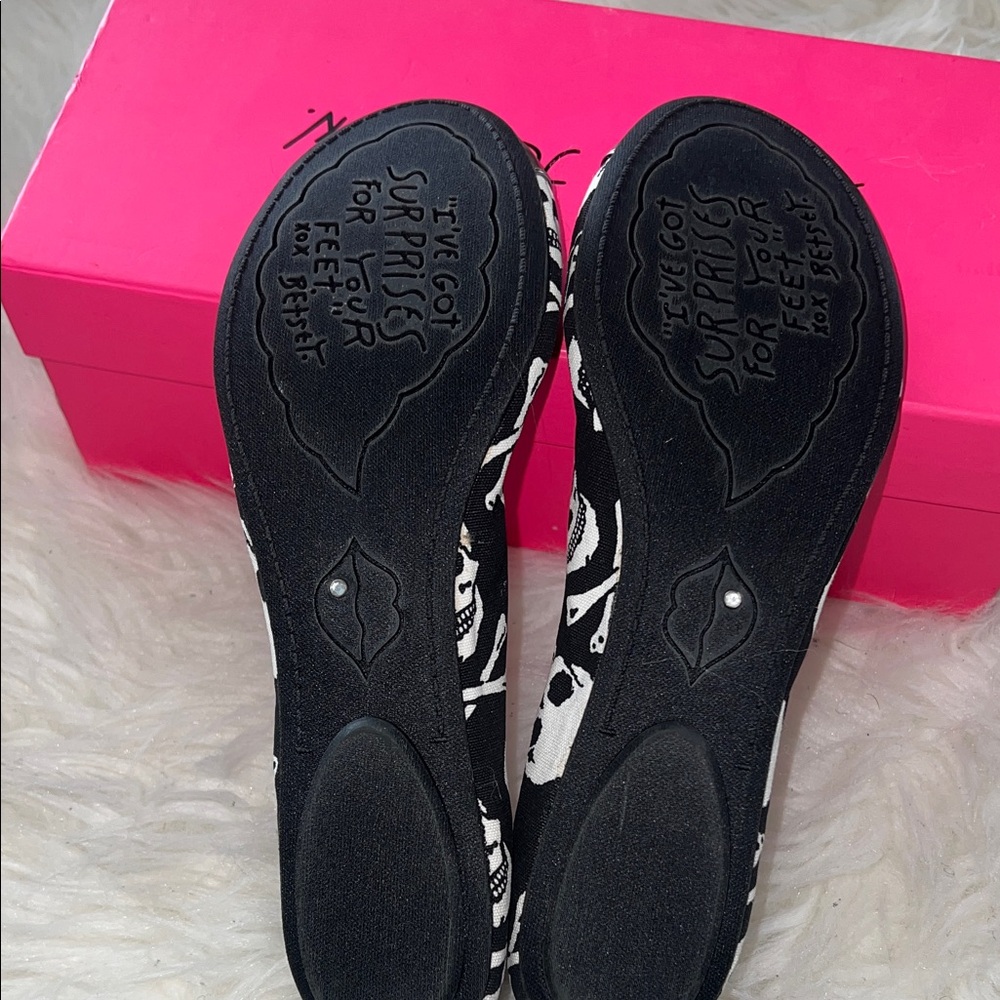 Betsey Johnson Black Skull Print Flats with Silver Toes - Picture 9 of 13